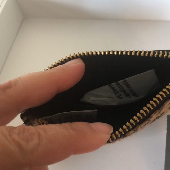 URBANCODE leather coin purse in leopard print - Picture 8 of 8